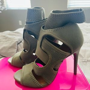 Zara booties size 6 in olive green